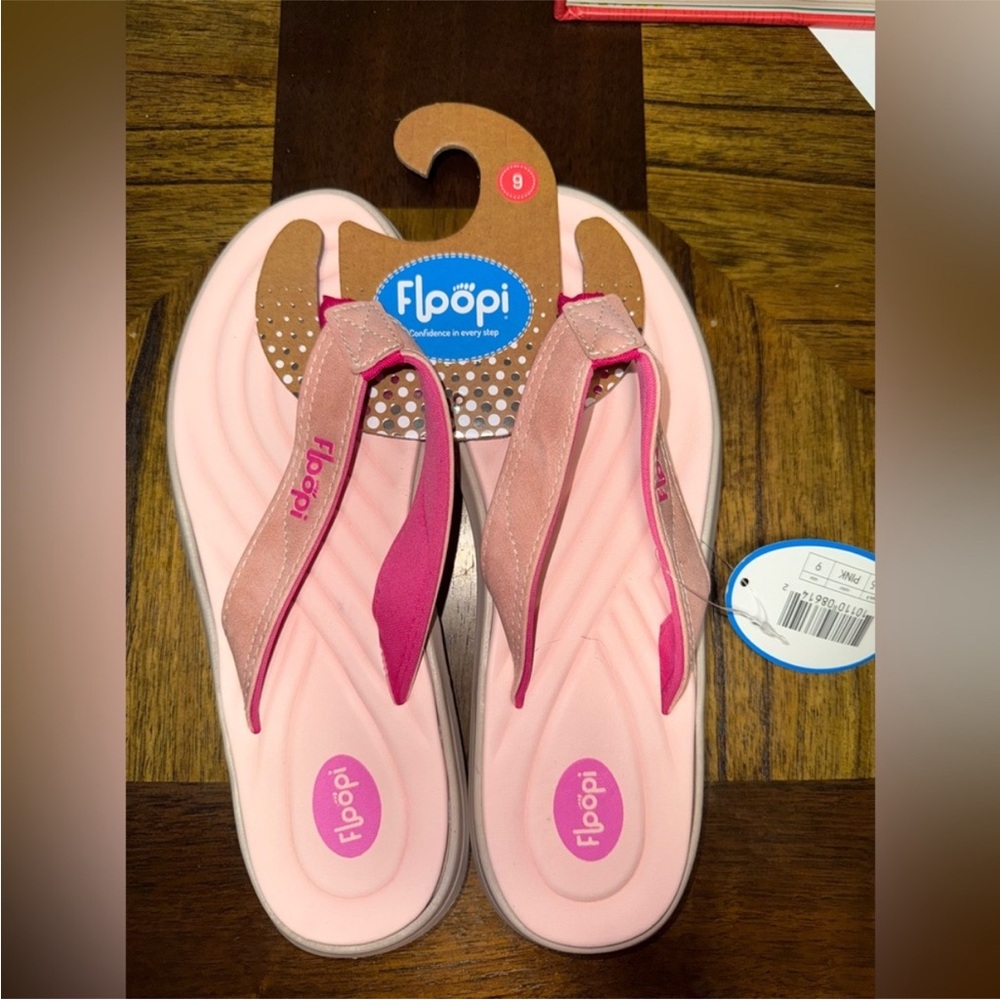 NWT Floopi Flip Flops Durable Memory Indoor & Outdoor Anti Skid Soles size 9